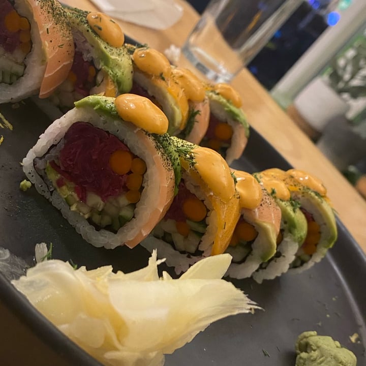 photo of Beyond Sushi Rainbow - Special Roll shared by @emycaldeira on  29 Apr 2022 - review
