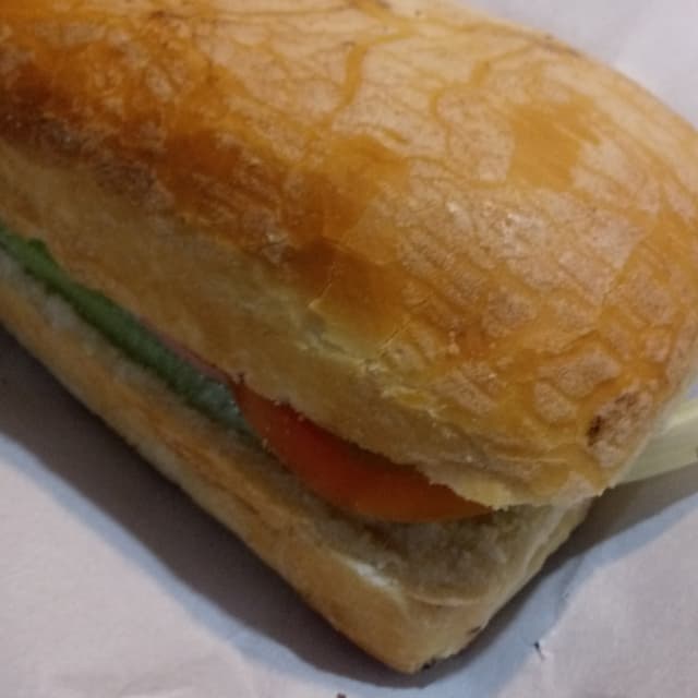 Photo of the dish “Sandwich De Jamon, Queso, Lechuga, Tomate Con Mayo Vegana”