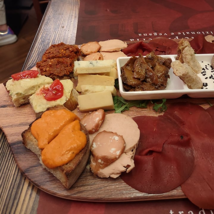 review photo of Rifugio Romano ANTIPASTO DEL RIFUGIO VEGAN shared by @alexbeth98 on 16 Aug 2022 - review