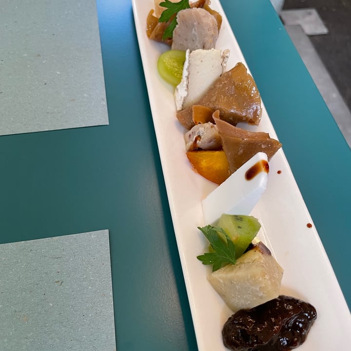 review photo of Ristorante La Casina di Alice Degustazione di formaggi vegan shared by @bresciaveg on 11 Aug 2022 - review