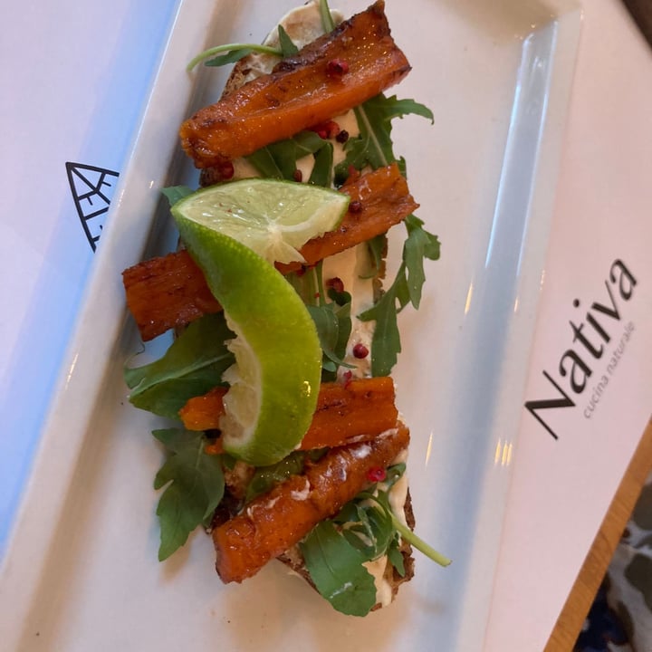 photo of Nativa Ristorante Bruschetta con formaggio cremoso vegetale, "salmone" felice, rucola, lime e pepe rosa. shared by @giampaolo on  05 Jul 2022 - review