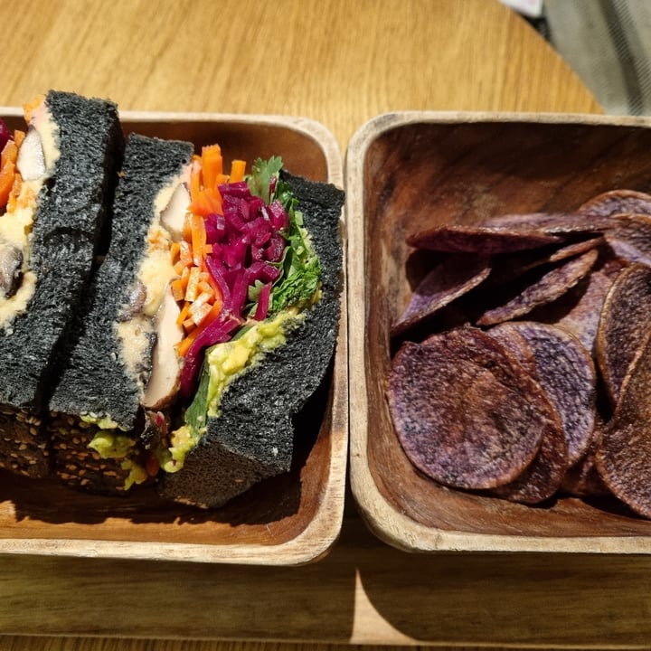 photo of Tiong Bahru Bakery Portobello, Avocado & Hummus Black Sandwich shared by @plantbasedlifestyle on  11 Sep 2021 - review
