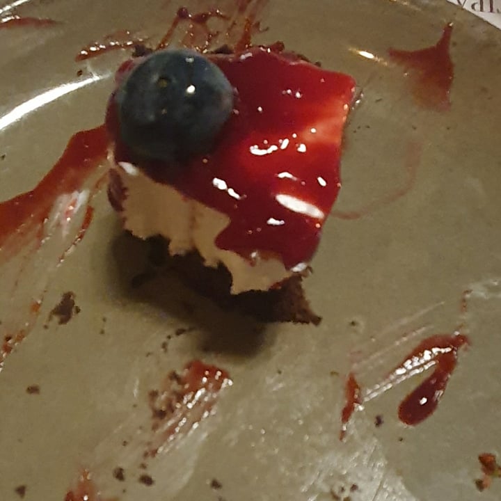 review photo of Romeow Cat Bistrot Vegan Cheesecake Ai Frutti Di Bosco shared by @michibi on 16 Sep 2022 - review