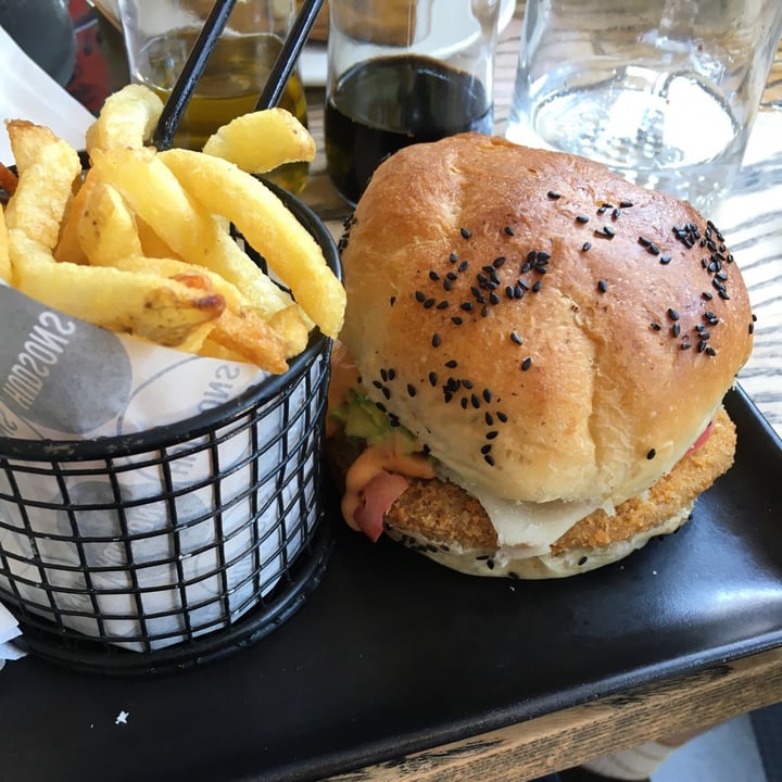 photo of Hudsons The Burger Joint (Hazelwood) Cajun Crumbed Schnitzel Burger shared by @robin-lee on  25 Nov 2020 - review