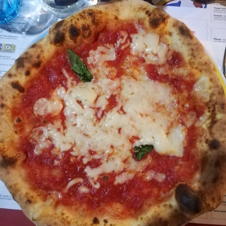 photo of Rossopomodoro Pizza Margherita Con Mozzarisella shared by @sarettamagx on  09 Apr 2022 - review