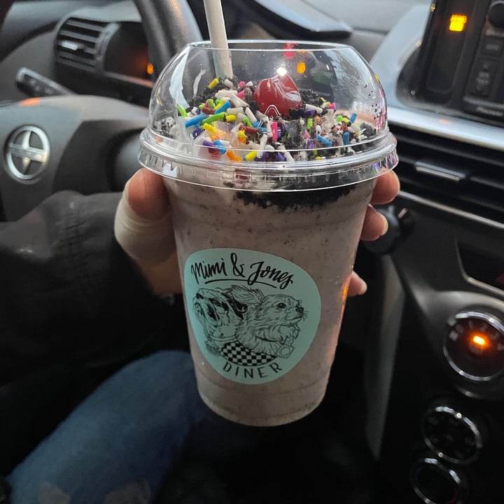 photo of Mimi & Jones Milkshake Oreo shared by @coldiary on  11 Dec 2021 - review