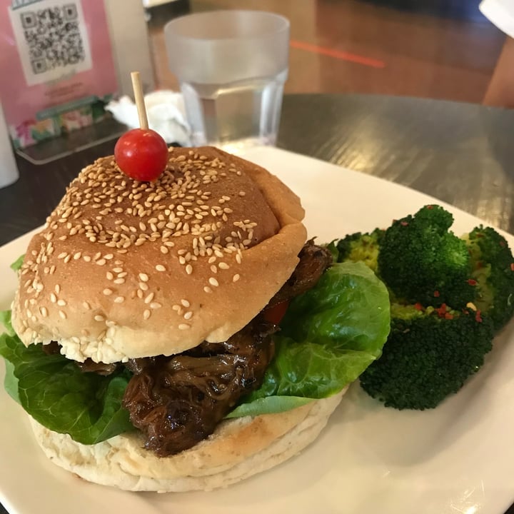 photo of WellSmoocht Pow Wow Bao Burger shared by @ahgeng on  05 Dec 2020 - review