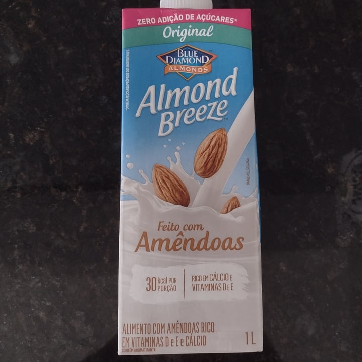 photo of Almond Breeze almond milk unsweetened shared by @biarossi on  21 Oct 2022 - review