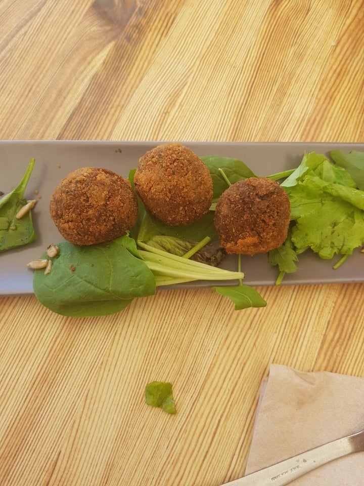 review photo of Chiringuito Bambú Croquetas De Trompetes De La Mort shared by @annylisbona on 04 Aug 2019 - review