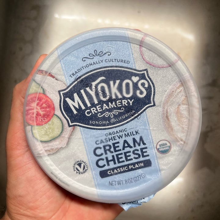 photo of Miyoko's Creamery Organic Cashew Milk Cream Cheese Classic Plain shared by @victorg116 on  27 Aug 2022 - review
