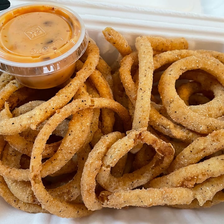 photo of Three Girls Vegan Creamery Onion rings shared by @risinghope on  13 Mar 2022 - review