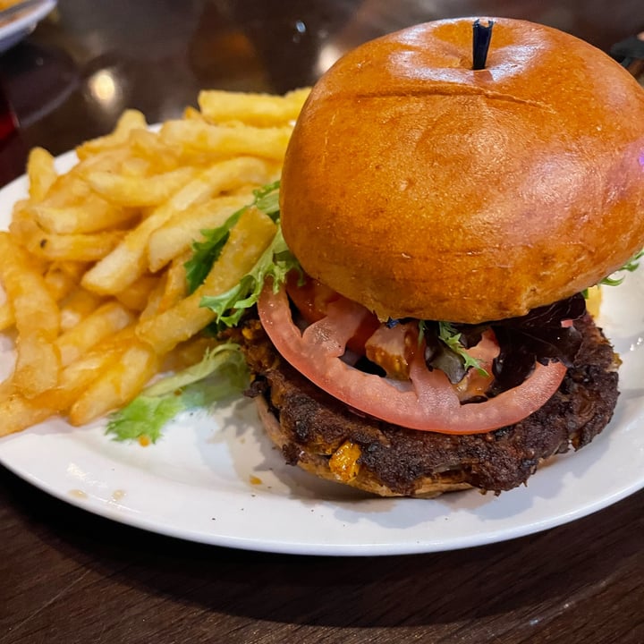 photo of Old Capitol Grill & Smokehouse black beans burguer shared by @camillelevi on  01 Oct 2022 - review