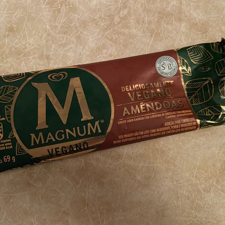 photo of Magnum Magnum Vegan Almond shared by @alessandraanno on  07 Apr 2022 - review