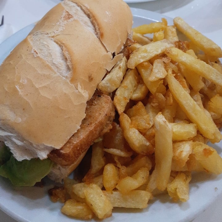 review photo of Loving Hut Microcentro Tofu sandwich shared by @micol on 26 Jan 2021 - review
