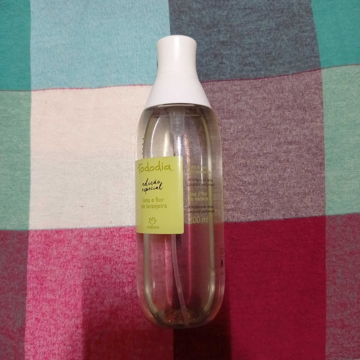 review photo of Natura Desodorante spray corporal Lima y flor de naranja shared by @mercabitch on 11 Sep 2020 - review