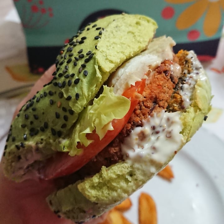 photo of Flower Burger Elf Burger shared by @antonellaf on  12 Dec 2021 - review