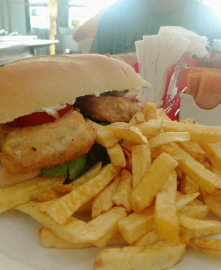 photo of Loving Hut Microcentro Tofu sandwich shared by @ximena on  01 Aug 2019 - review