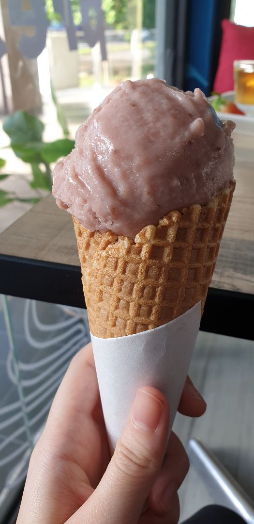 photo of WellSmoocht Strawberry fields ice cream shared by @audreyfong on  05 Jan 2020 - review