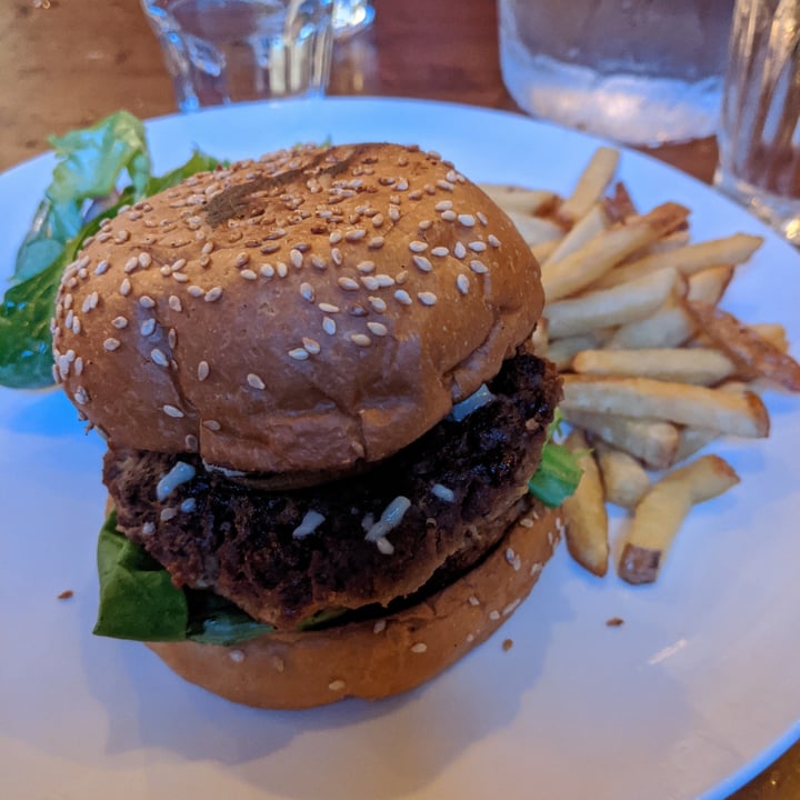 photo of The 78 Cheese and charred onion burger shared by @gabbi95 on  23 Sep 2020 - review