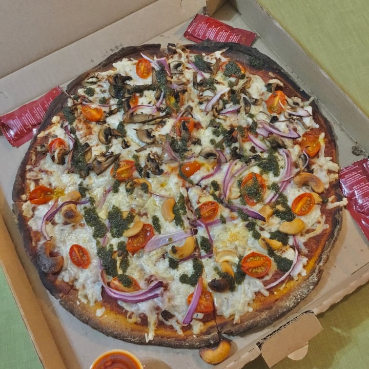 photo of Vegan style Pizza Margarita shared by @andyperches on  31 Jul 2021 - review