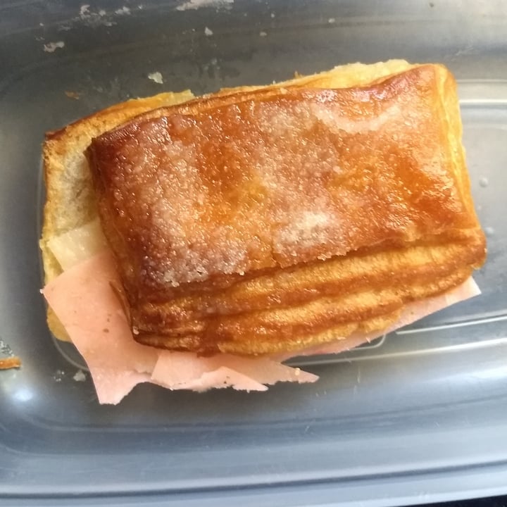 photo of Mooki Pastelería Vegana Fosforito de jamon y queso shared by @jisam on  05 Jul 2022 - review