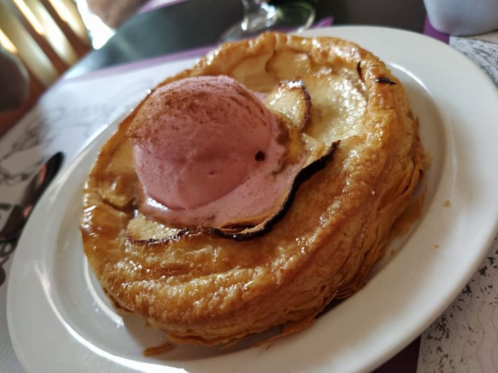 review photo of Vegania Veggie Bar Carabanchel Tarta De Manzana shared by @liss on 09 Oct 2019 - review