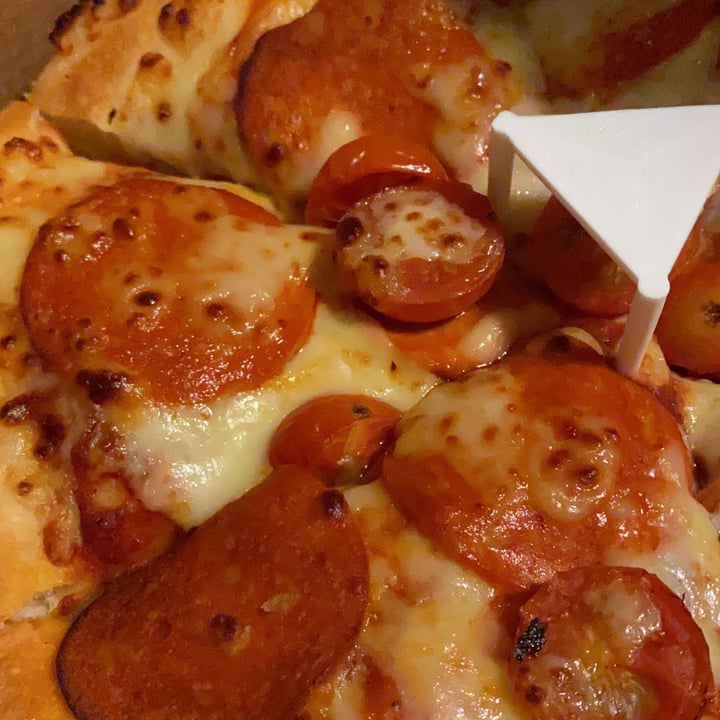 review photo of Pizza Hut Restaurants Pepperphoni Vegan Pizza shared by @ciaratait on 15 Oct 2020 - review