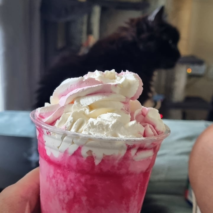 photo of Kaylee's Eatery Strawberry Milkshake shared by @sunshineyum on  11 Oct 2021 - review