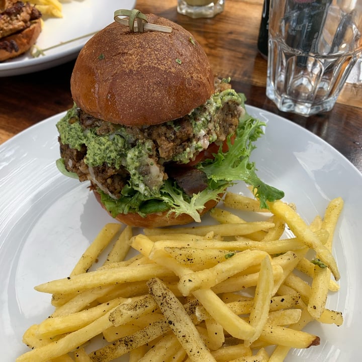 photo of The Courtyard Café Vegan burger shared by @leeanneeatsvegan on  15 Apr 2022 - review