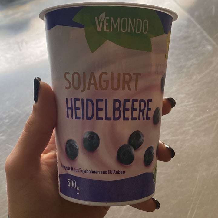 photo of Vemondo Yogur de soja y arándanos shared by @creami on  27 Apr 2022 - review