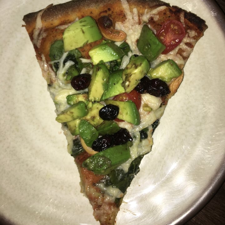 photo of Vegan style Pizza go vegan shared by @marianavalevrg on  03 Jul 2021 - review