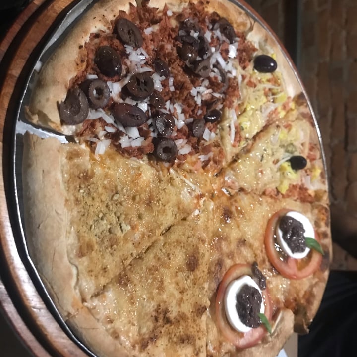 photo of Fratelli Basilico Pizzaria Vegana Vegan Pizza shared by @pattycal on  02 Sep 2022 - review