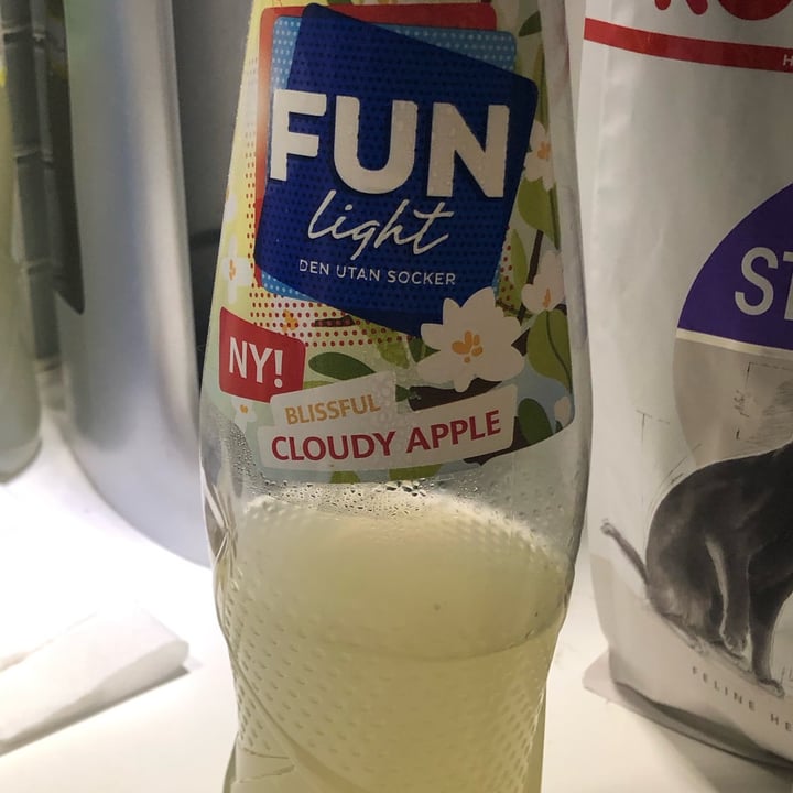 photo of Fun light Cloudy Apple shared by @inon on  07 Oct 2022 - review