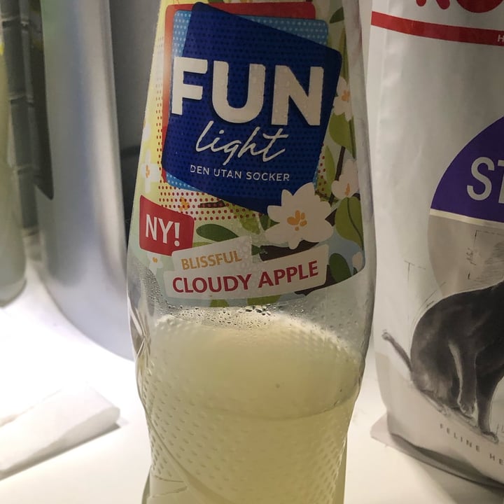 review photo of Fun light Cloudy Apple shared by @inon on 07 Oct 2022 - review