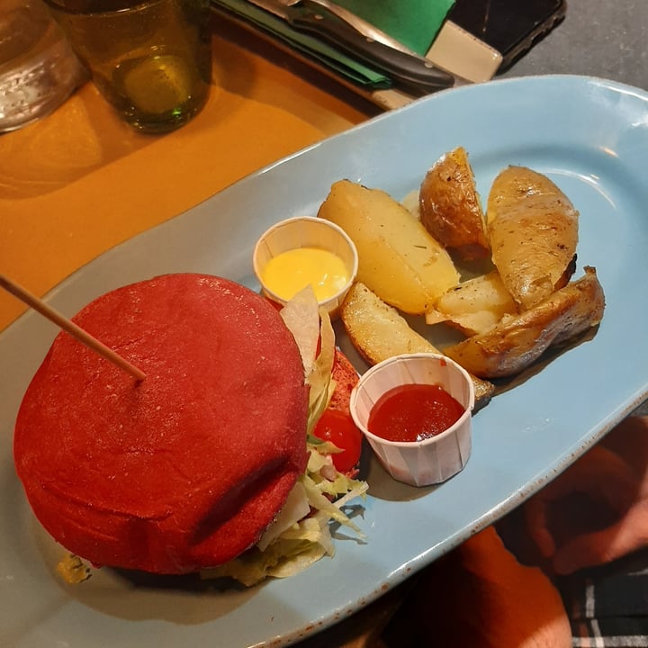 photo of Buddy Italian Restaurant Cafè Beyond meat burger shared by @saraas on  14 May 2022 - review