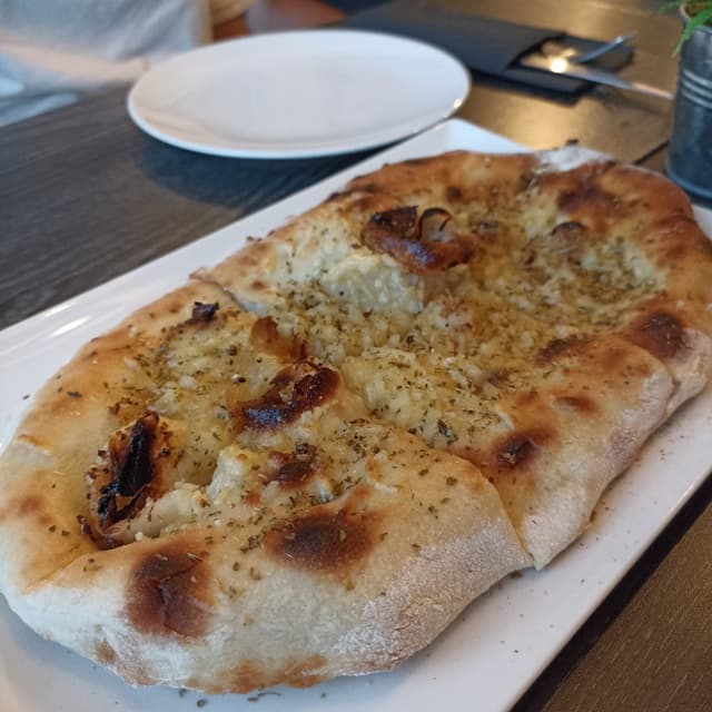 Photo of the dish “Pan Con Ajo Y Queso (Veganized)”