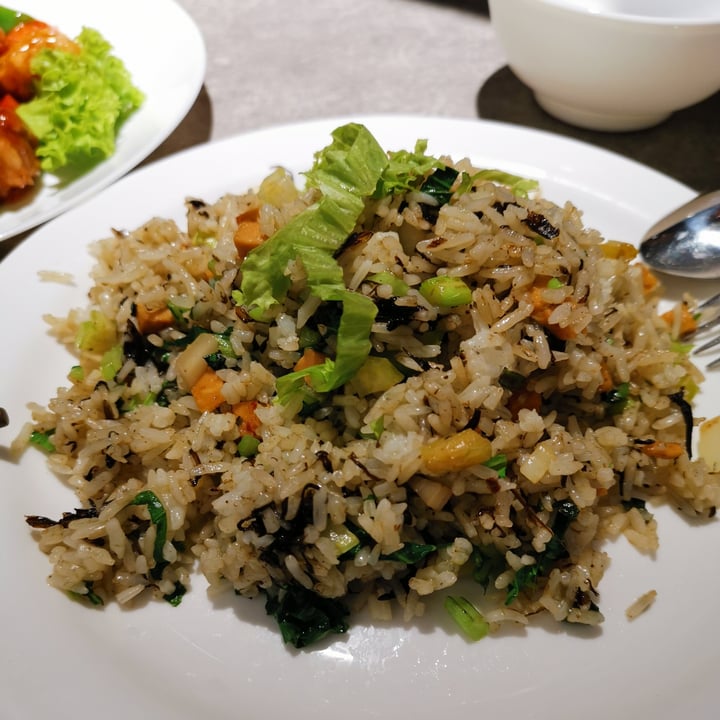 photo of Green on Earth Vegetarian Cafe Olive Fried Rice shared by @estel-la on  24 Oct 2020 - review