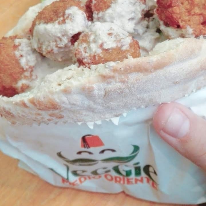 photo of Veggie Medio Oriente Falafel sandwich shared by @navrronicole on  09 Dec 2020 - review