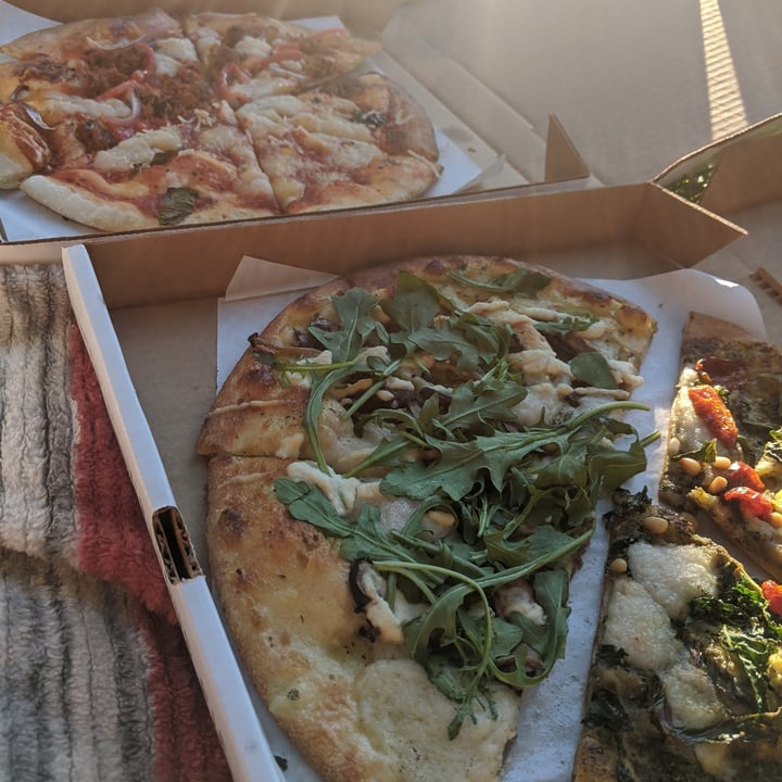 review photo of Virtuous Pie Pesto CBR Pizza shared by @ceceh on 19 Jun 2020 - review