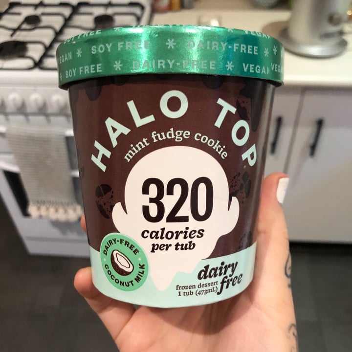 photo of Halo Top Creamery Mint Fudge Cookie Frozen Dessert shared by @callyjoart on  17 Jun 2020 - review