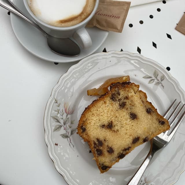 菜肴“Plumcake vegano al cioccolato fondente e arancia”的照片