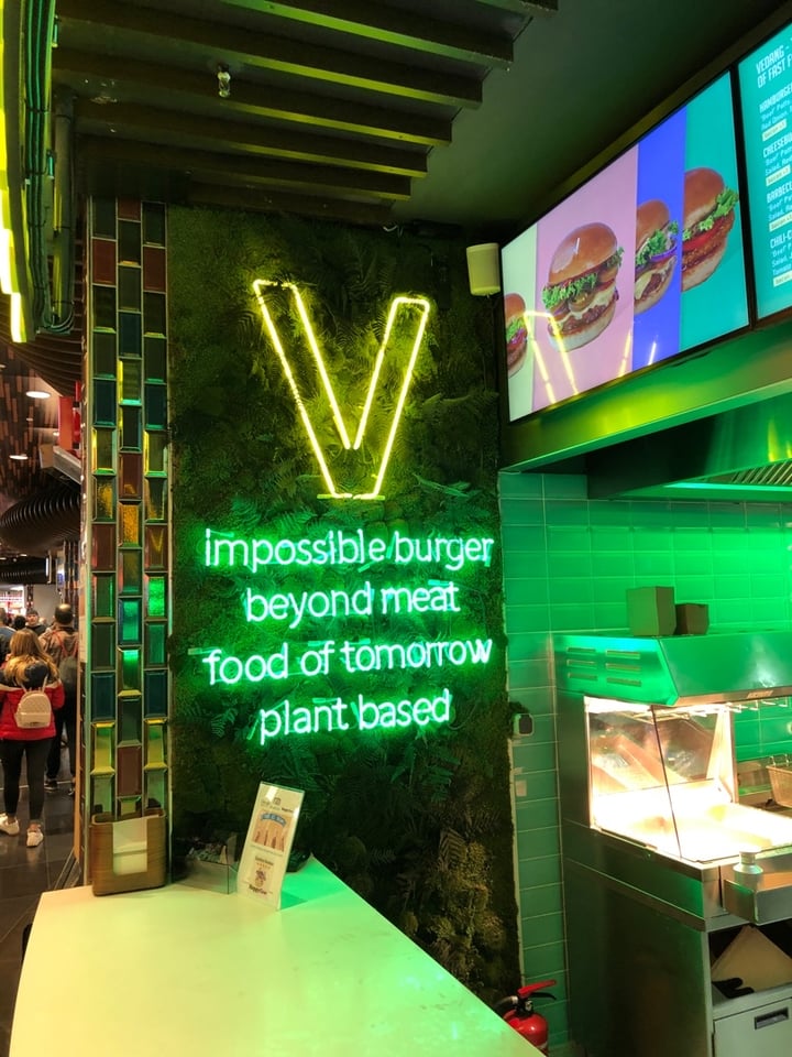 photo of Vedang @ Mall of Berlin vegan burger shared by @docleku on  03 Jan 2020 - review