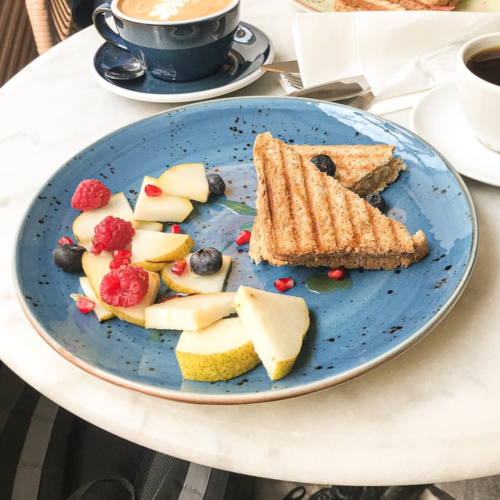photo of Black Woolf Coffee & Books Elvis’ toasts shared by @eatplantswithkindnes on  27 Apr 2021 - review