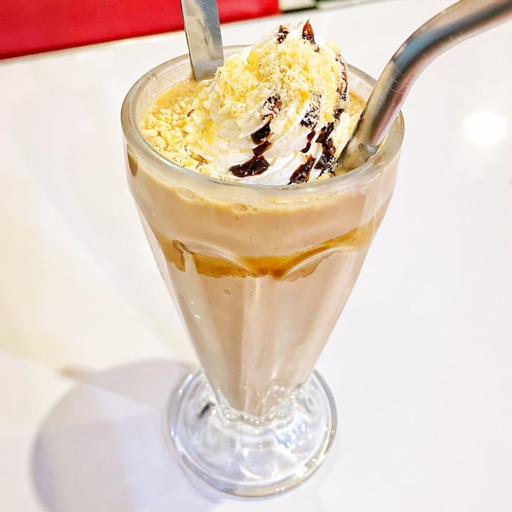 photo of COMET 984 - 50's Diner Home-made Snickers Milkshake shared by @hugemittons on  18 Jan 2022 - review