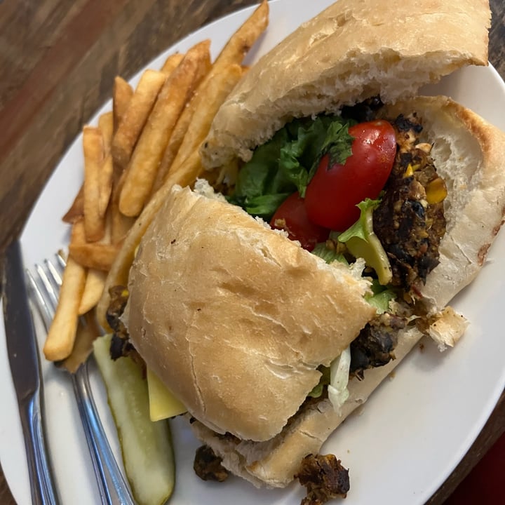 review photo of Sage on Laurel Sarah’s Black Bean Burger shared by @purpletabby on 14 Sep 2022 - review