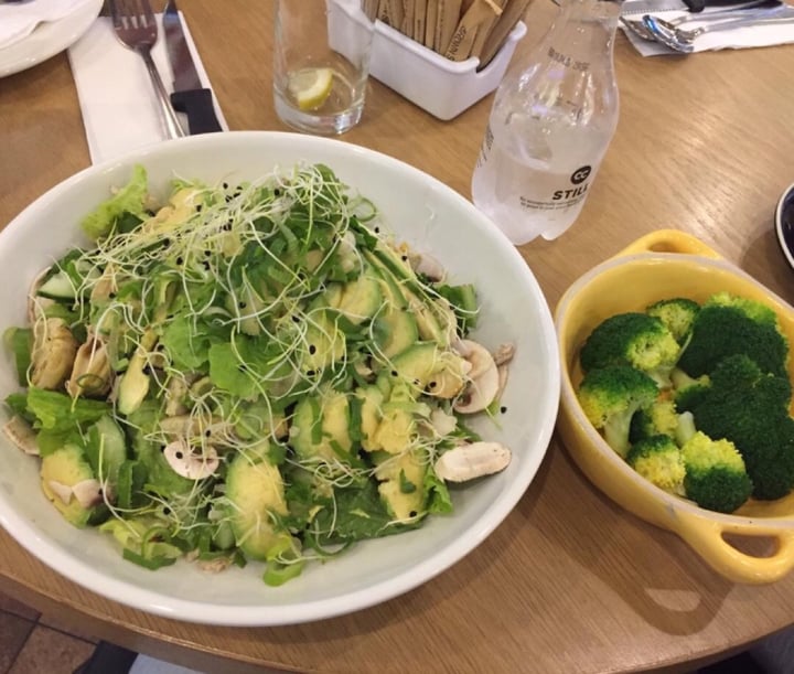 photo of Col'Cacchio - Canal Walk (Halaal) Green salad shared by @nickyvou on  24 Mar 2020 - review