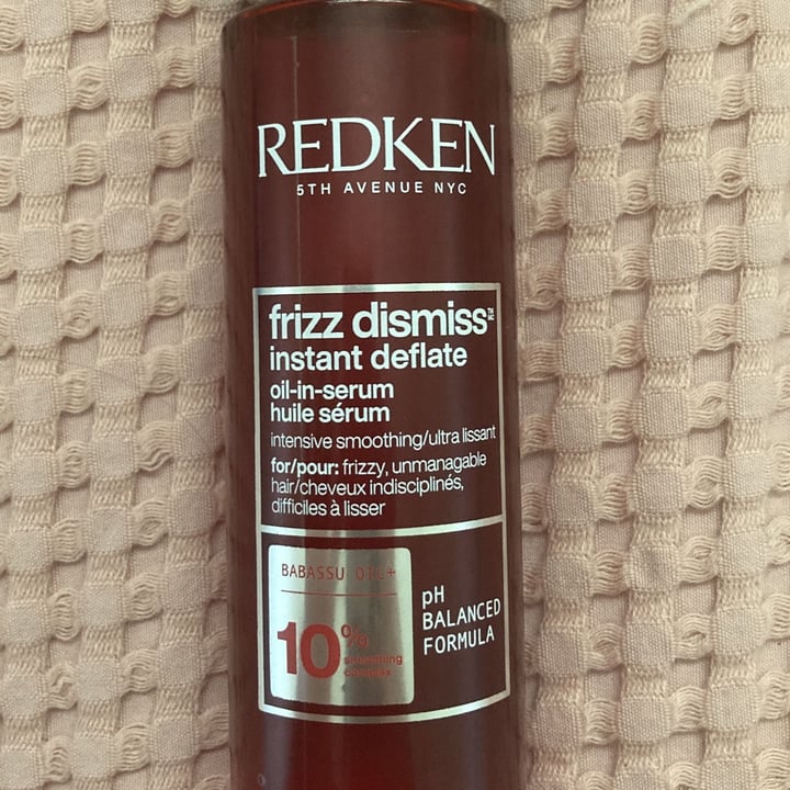 photo of Redken frizz dismiss instant deflate oil-in-serum shared by @renatammoraes on  09 May 2022 - review
