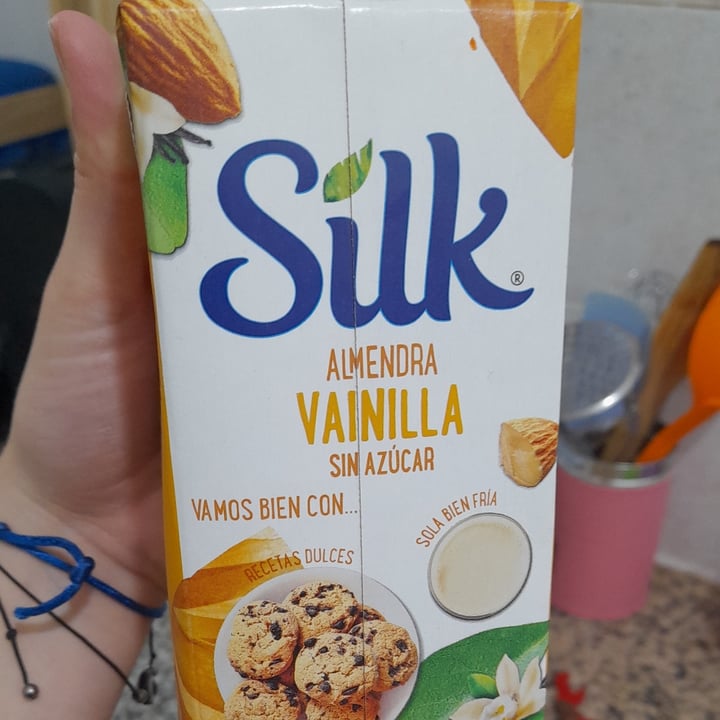 review photo of silk almond milk Silk almond Milk Vanilla Flavor shared by @luciasosa on 01 Nov 2022 - review
