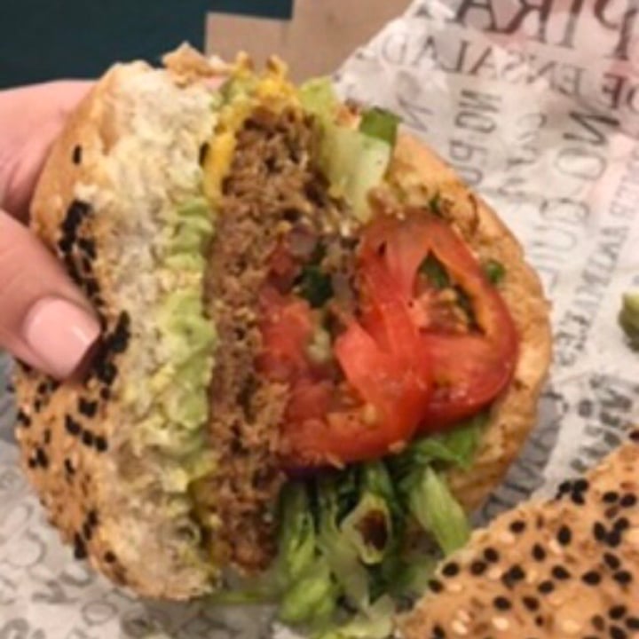 review photo of Revolucion Verde Beyond Burger shared by @monitzin on 08 Oct 2020 - review