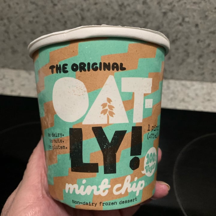 photo of Oatly Mint Chip Non-dairy Frozen Dessert shared by @onehungryvegan on  07 Nov 2022 - review